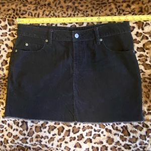 Old Navy women’s black corduroy distressed cutoff miniskirt. Size 10.